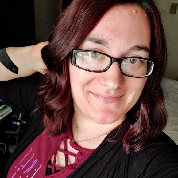 Meet your Posher, Amanda - Picture 1 of 2